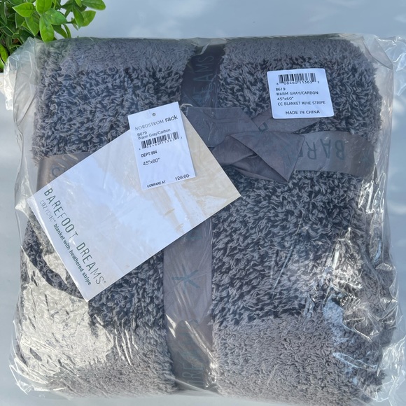 BAREFOOT DREAMS Cozychic blanket Warm Grey/ Carbon Brand new with tags - Picture 11 of 11